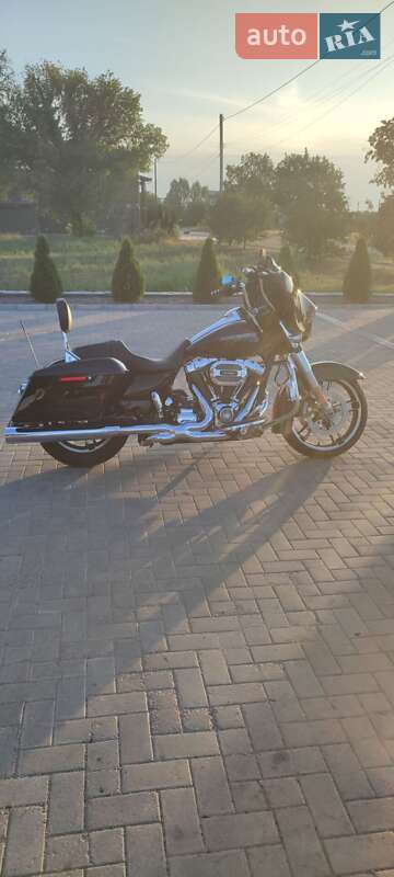 Мотоцикл Круізер Harley-Davidson Street Glide 2015 в Дніпрі