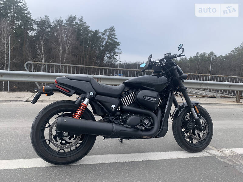 Harley-Davidson Street Rod srteet