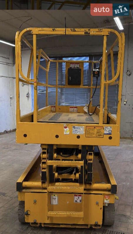 Ножничный подъемник Haulotte Compact 12 2014 в Львове