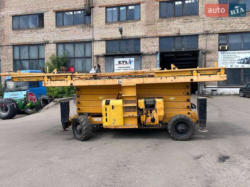 Ножичний підйомник Haulotte H 2006 в Києві