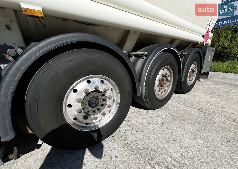 Цистерна полуприцеп Hendricks Goch 2003 в Львове