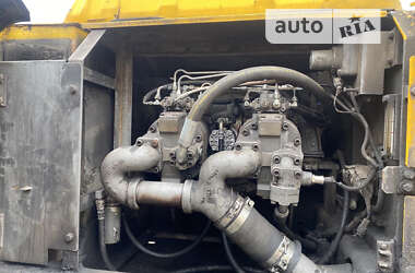 Гусеничный экскаватор Hitachi EX 300-3C 1998 в 