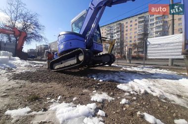 Гусеничный экскаватор Hitachi EX 2001 в Одессе