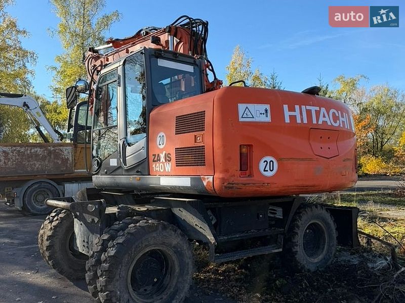 Колісний екскаватор Hitachi ZAXIS 2008 в Долині