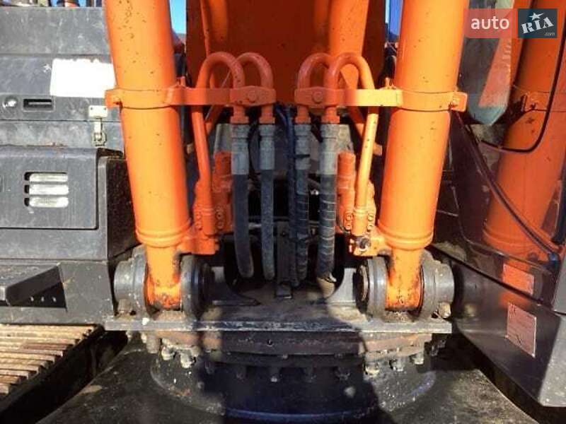 Гусеничный экскаватор Hitachi ZX 2018 в Киеве