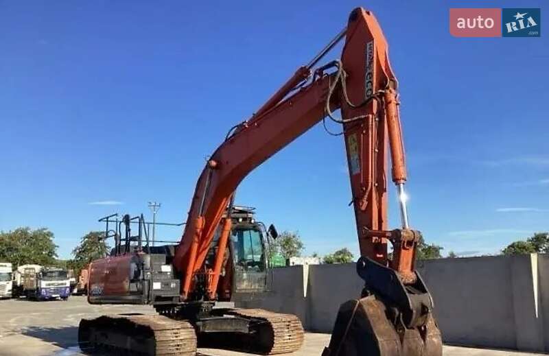 Гусеничный экскаватор Hitachi ZX 2018 в Киеве