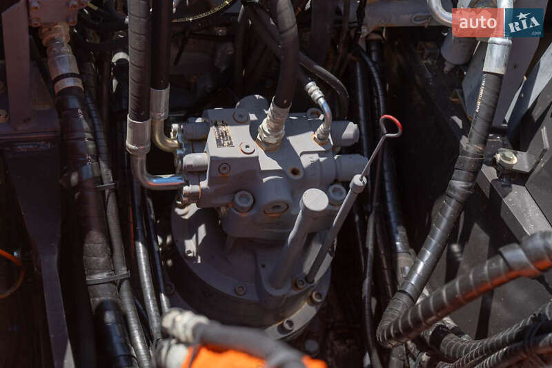 Гусеничный экскаватор Hitachi ZX 2021 в Житомире