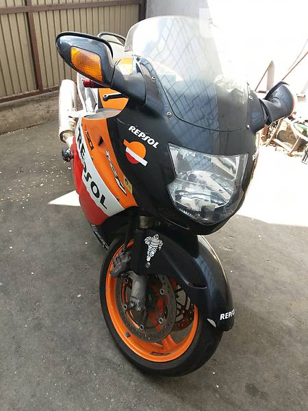 Мотоциклы Honda 2001 в Киеве фото 3 Мотоциклы Honda 2001 в Киеве