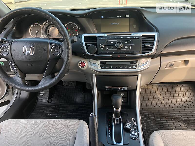 Седан Honda Accord 2013 в Києві