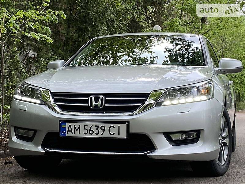 Седан Honda Accord 2013 в Києві