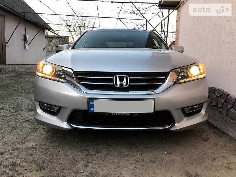 Седан Honda Accord 2013 в Києві