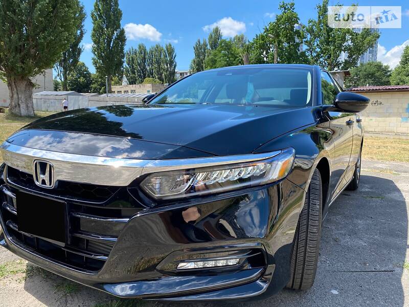 Седан Honda Accord 2019 в Киеве