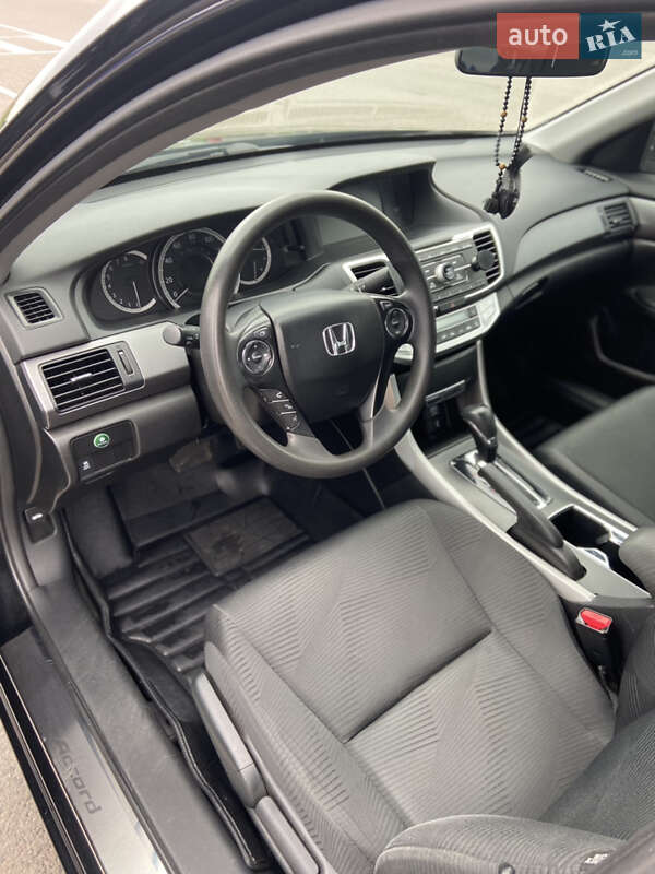 Седан Honda Accord 2015 в Цумани