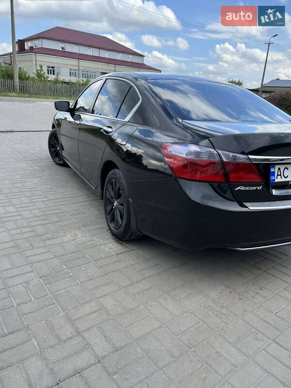 Седан Honda Accord 2015 в Цумани