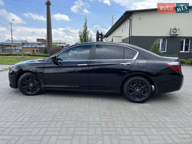 Седан Honda Accord 2015 в Цумани