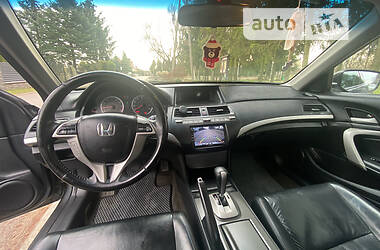 Купе Honda Accord 2010 в 