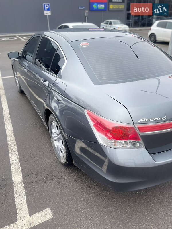 Седан Honda Accord 2012 в Києві