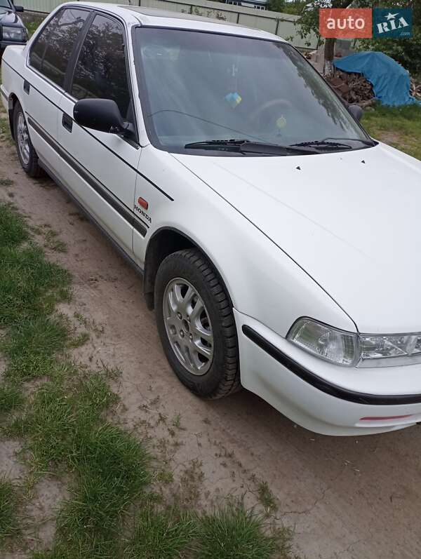 Седан Honda Accord 1992 в Новоселиці