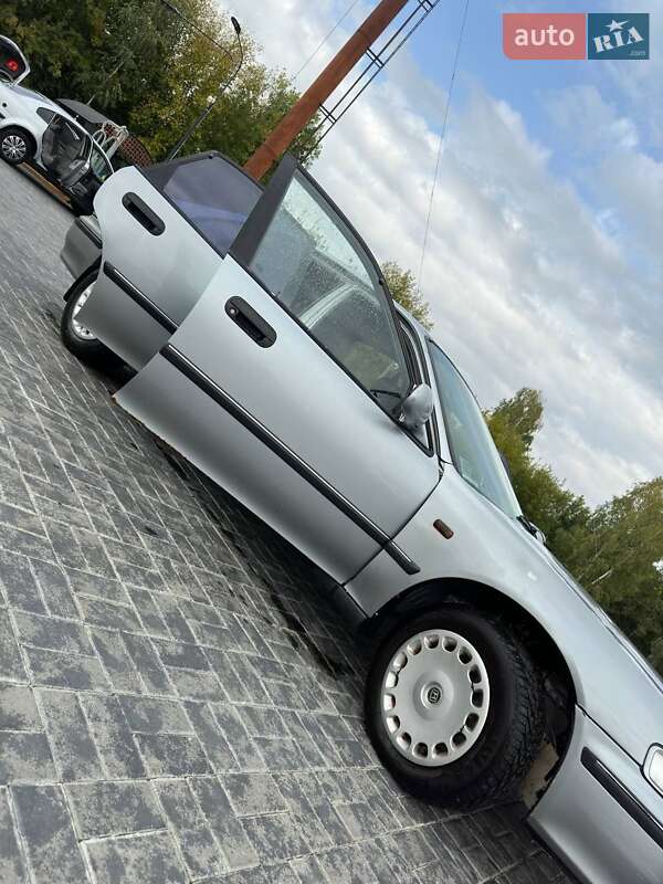 Седан Honda Accord 1995 в Кореці