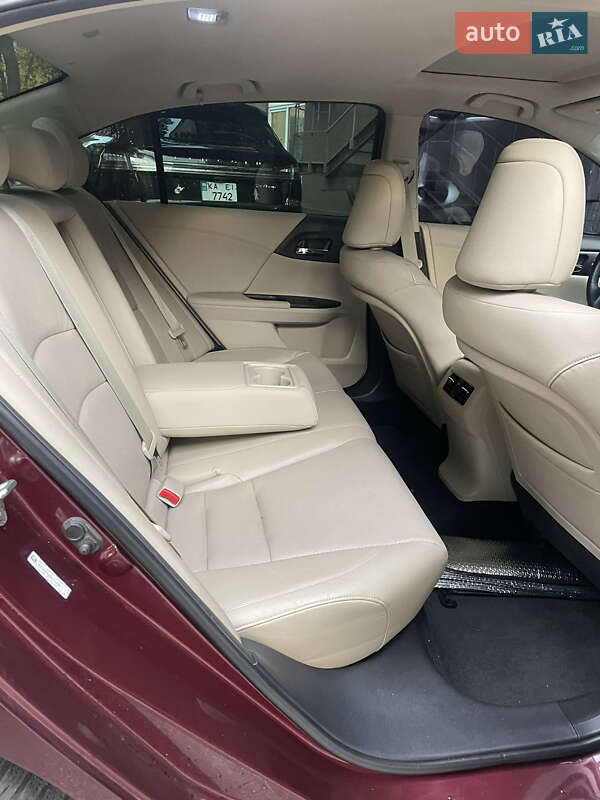 Седан Honda Accord 2013 в Києві