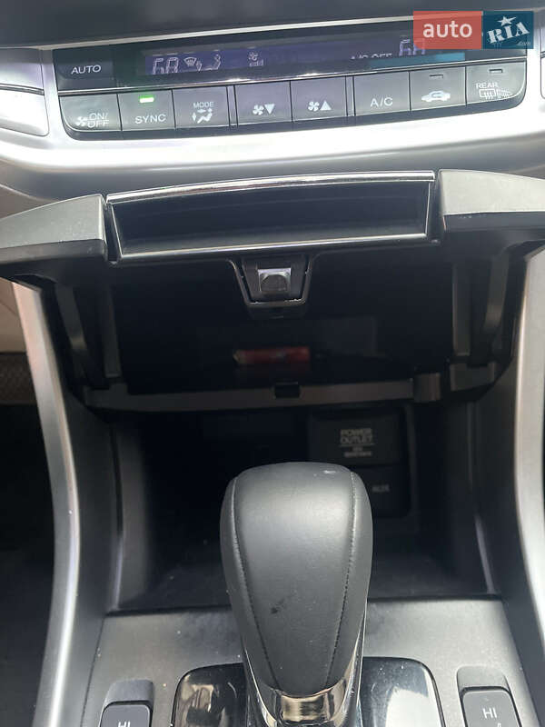 Седан Honda Accord 2013 в Києві