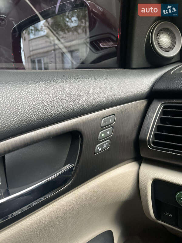 Седан Honda Accord 2013 в Києві