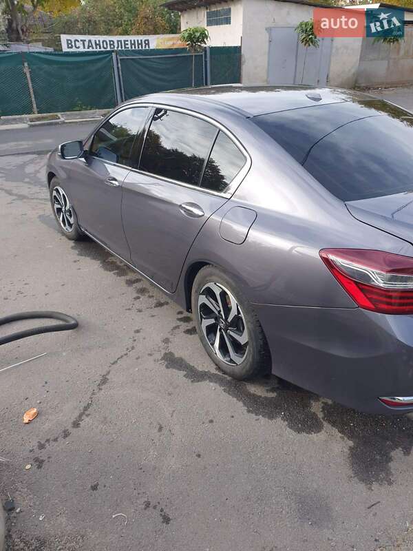 Седан Honda Accord 2016 в Чернівцях