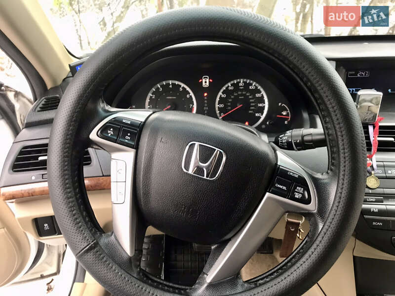 Седан Honda Accord 2010 в Львове