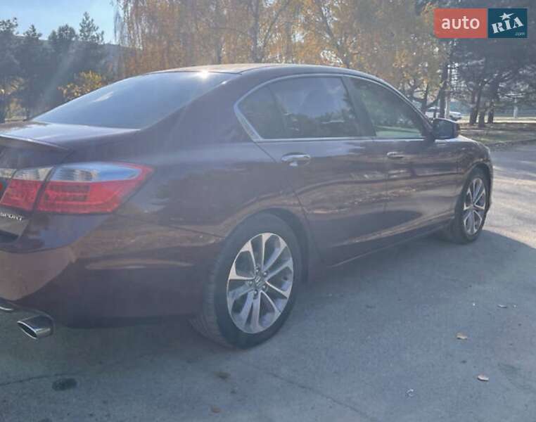 Седан Honda Accord 2013 в Каменском