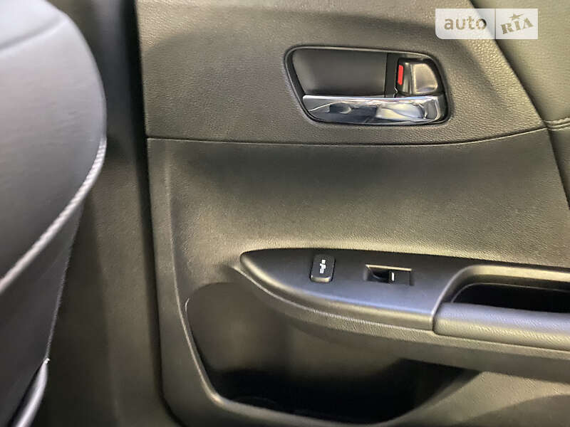 Седан Honda Accord 2015 в Луцке