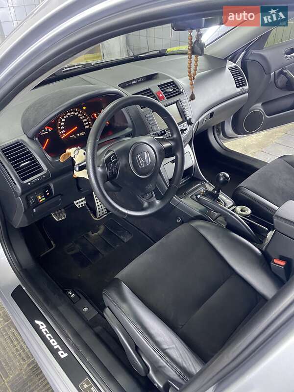Седан Honda Accord 2004 в Киеве