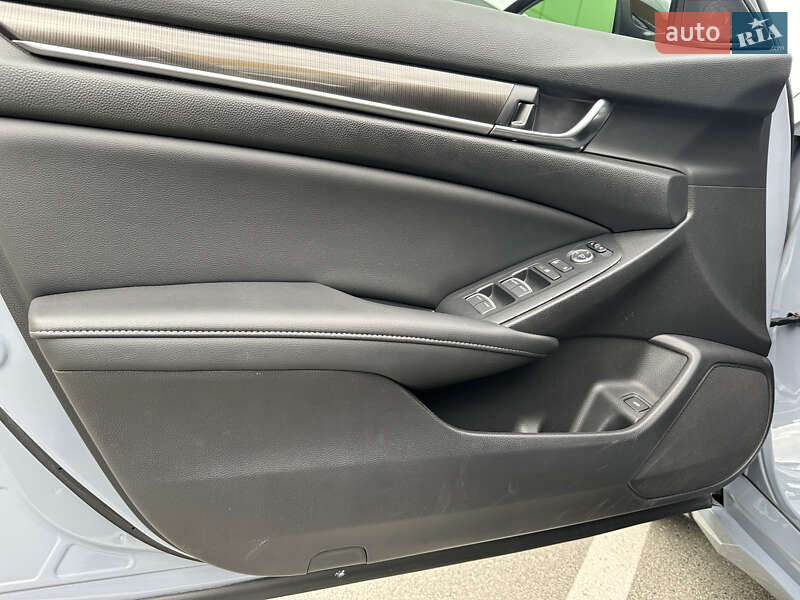 Седан Honda Accord 2022 в Киеве