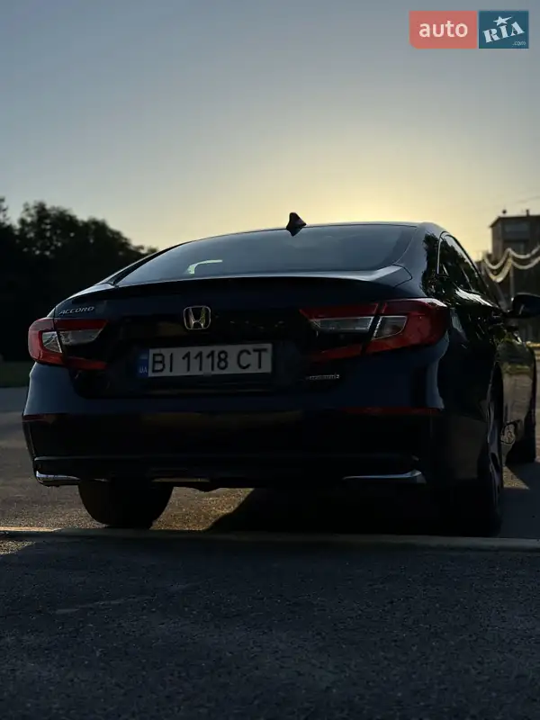 Honda Accord 2019 VIN 1HGCV3F13KA013128 фото оголошення 2 з 90