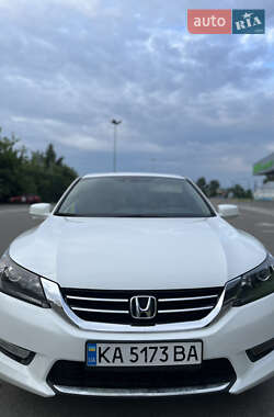 Седан Honda Accord 2015 в 