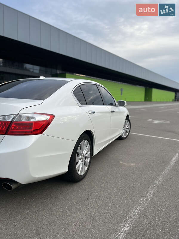 Седан Honda Accord 2015 в Киеве