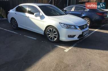 Седан Honda Accord 2013 в 