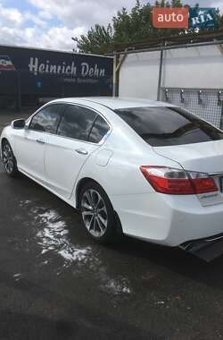 Седан Honda Accord 2013 в 