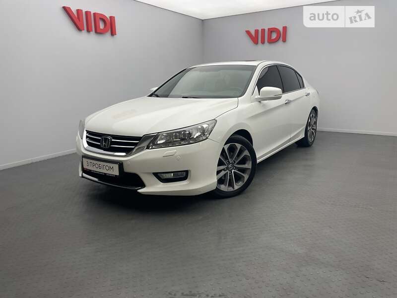 Седан Honda Accord 2013 в Киеве