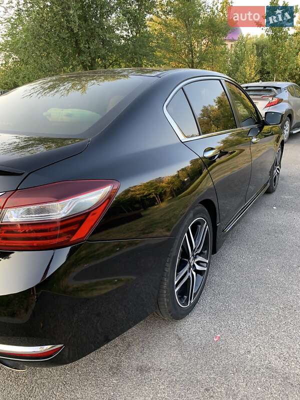 Седан Honda Accord 2016 в Днепре