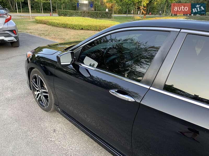 Седан Honda Accord 2016 в Днепре