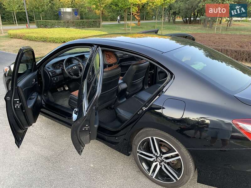 Седан Honda Accord 2016 в Днепре