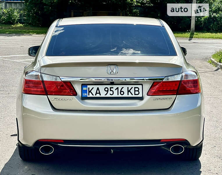 Седан Honda Accord 2013 в Ровно