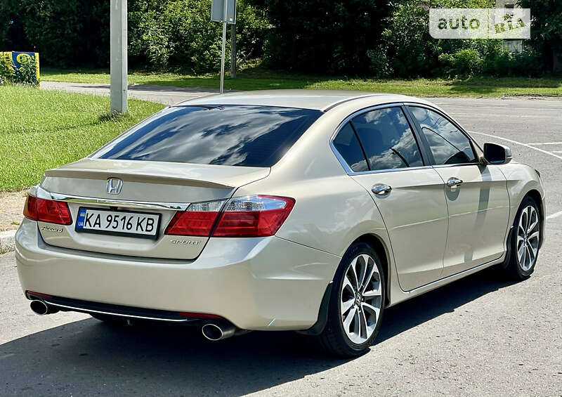 Седан Honda Accord 2013 в Ровно