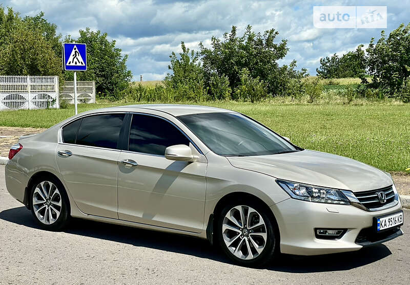 Седан Honda Accord 2013 в Ровно