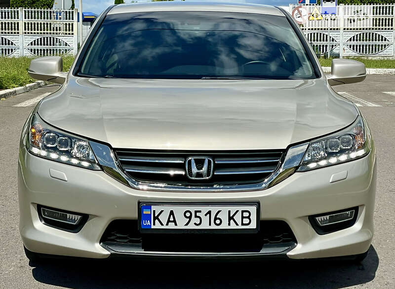 Седан Honda Accord 2013 в Ровно