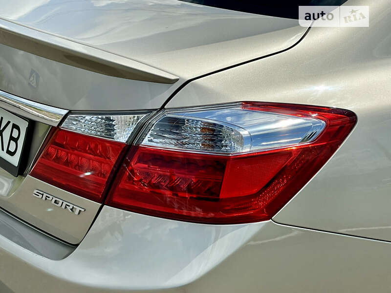 Седан Honda Accord 2013 в Ровно