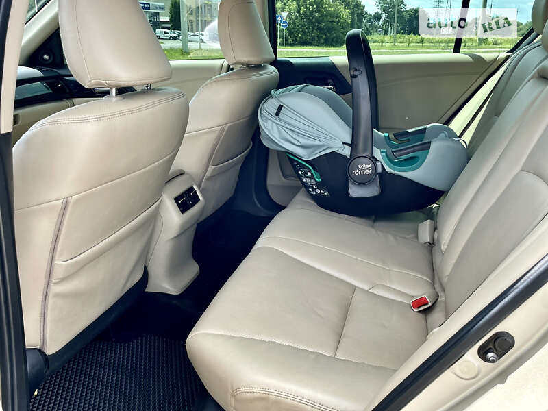 Седан Honda Accord 2013 в Ровно