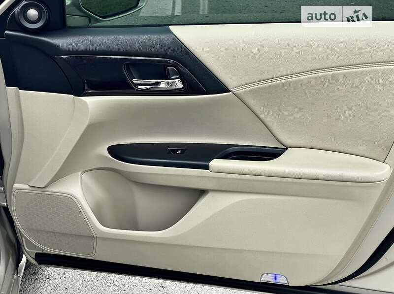 Седан Honda Accord 2013 в Ровно