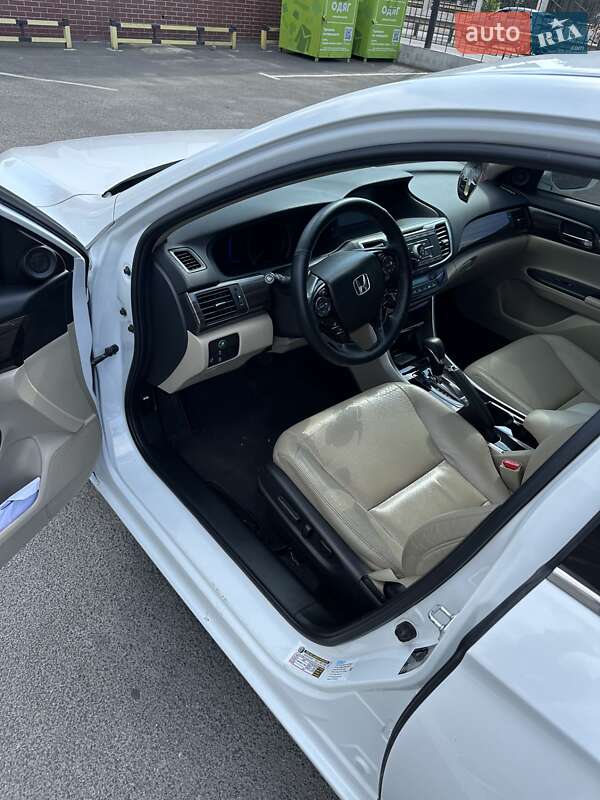 Седан Honda Accord 2016 в Києві