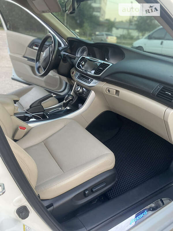 Седан Honda Accord 2012 в Дніпрі